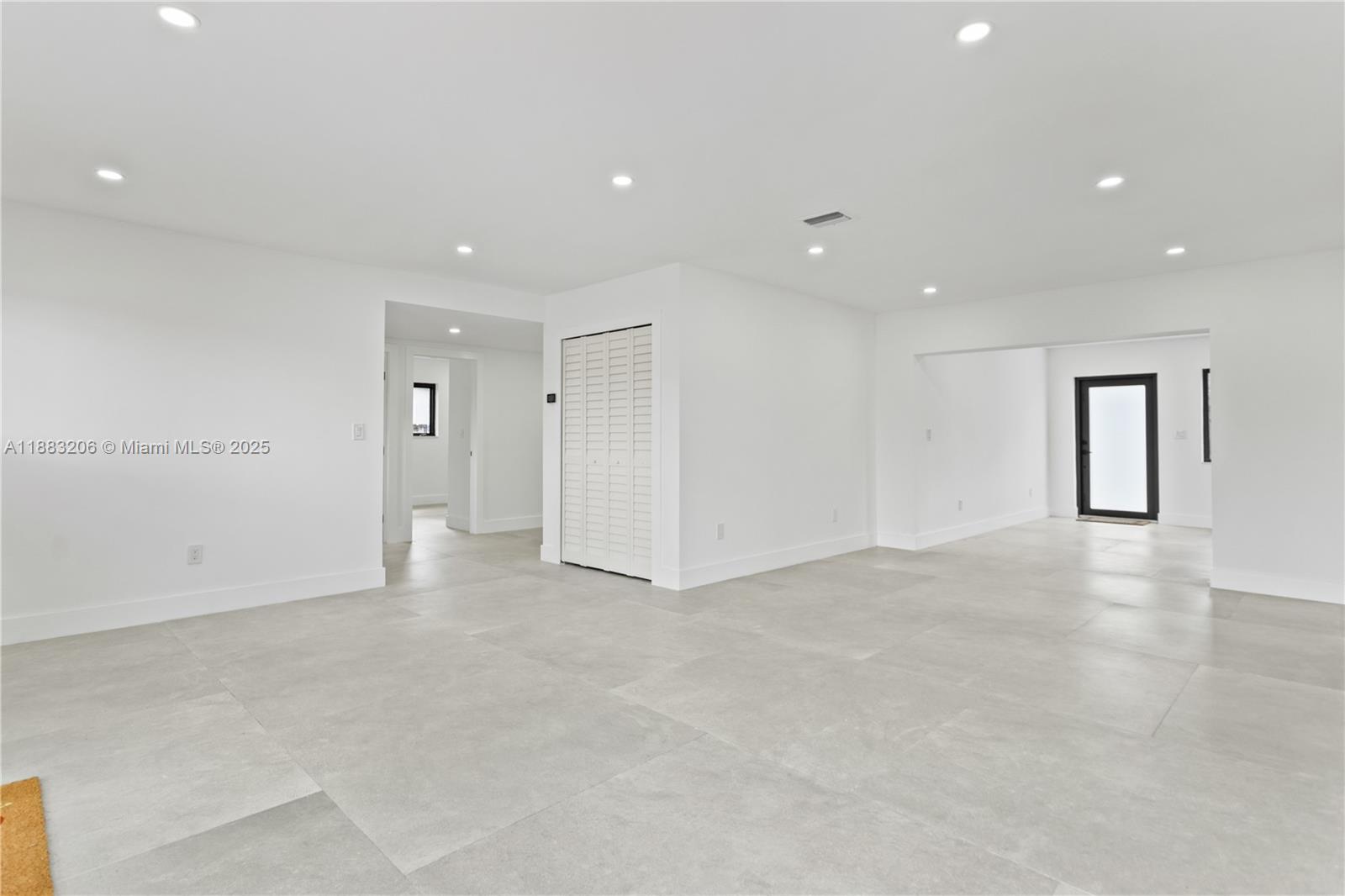 LAUDERDALE MANORS ADD - Residential