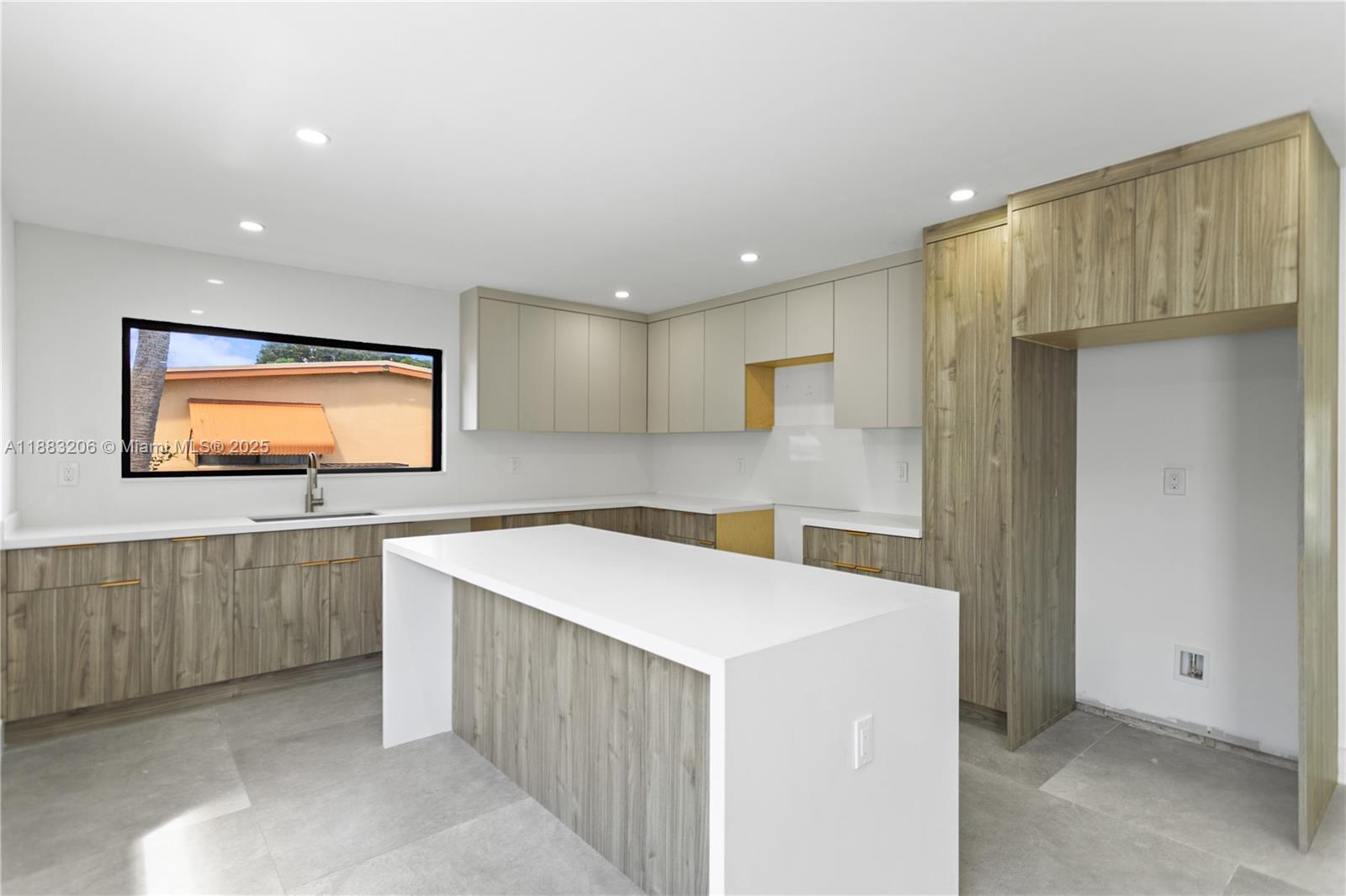 LAUDERDALE MANORS ADD - Residential