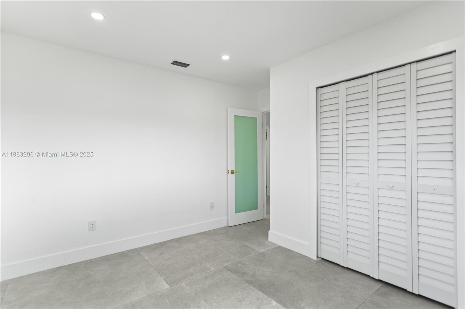 LAUDERDALE MANORS ADD - Residential