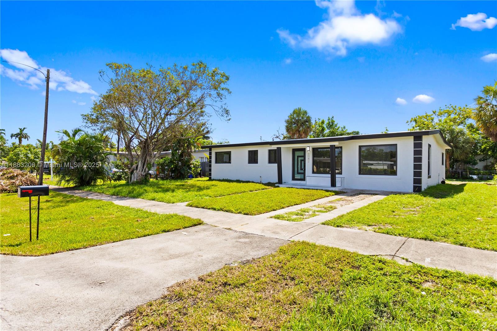 LAUDERDALE MANORS ADD - Residential