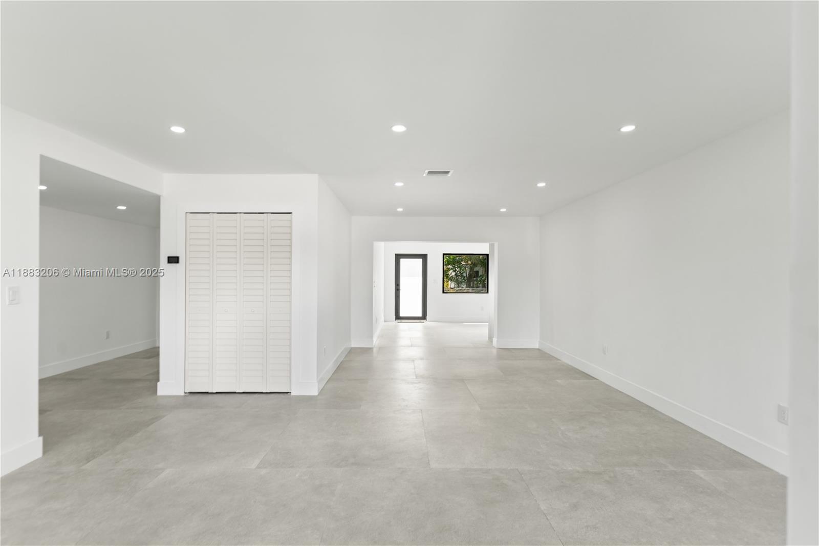 LAUDERDALE MANORS ADD - Residential