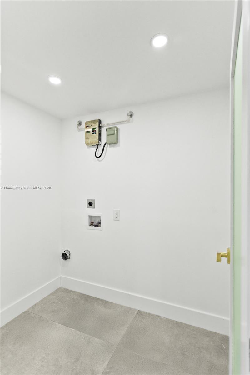 LAUDERDALE MANORS ADD - Residential