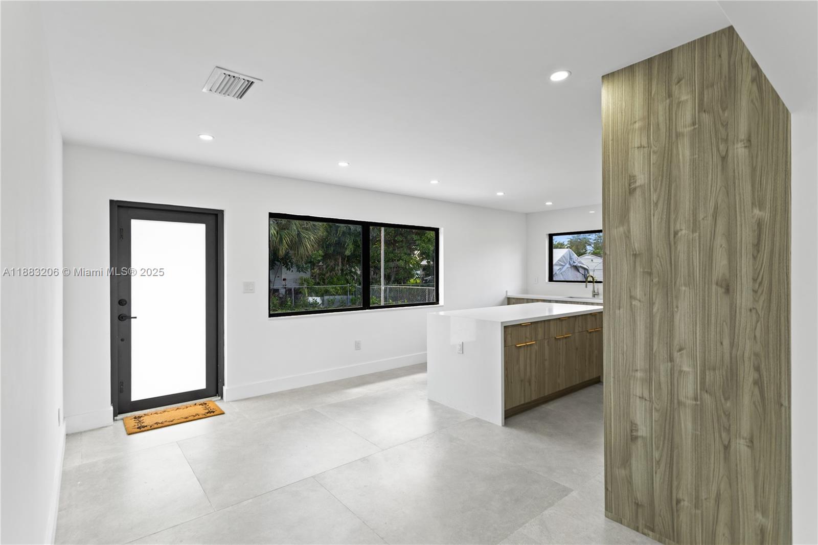 LAUDERDALE MANORS ADD - Residential