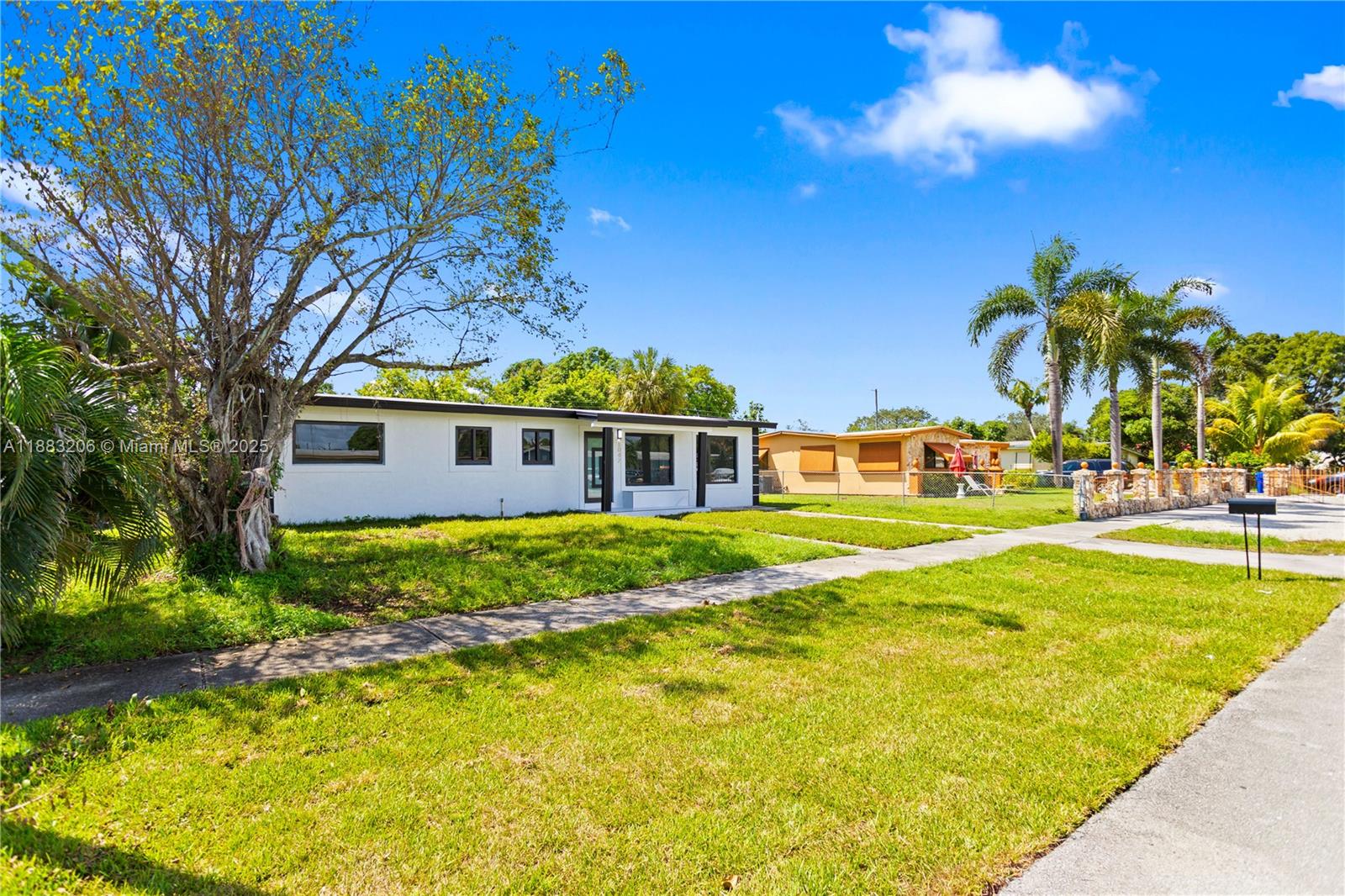 LAUDERDALE MANORS ADD - Residential