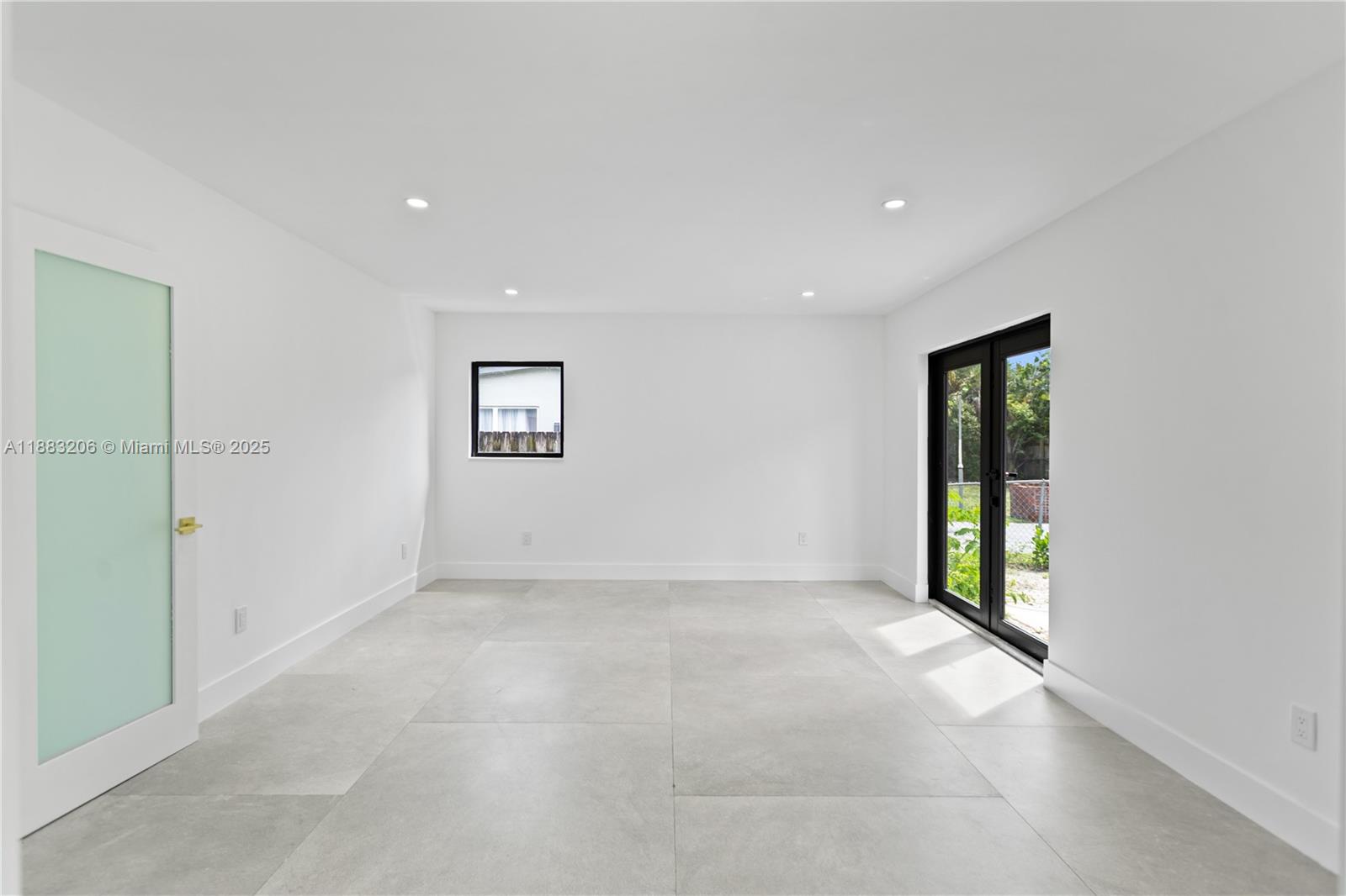 LAUDERDALE MANORS ADD - Residential