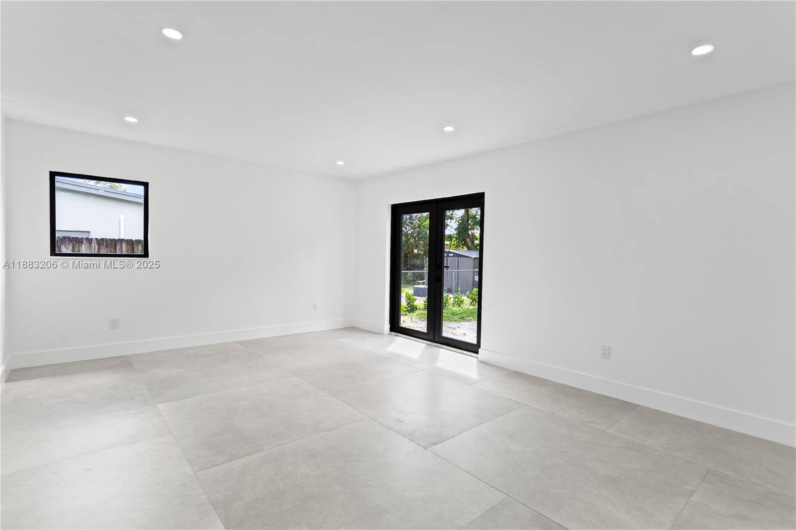 LAUDERDALE MANORS ADD - Residential