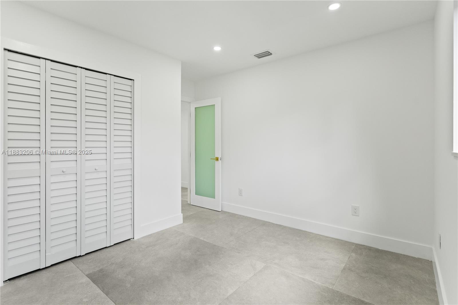 LAUDERDALE MANORS ADD - Residential