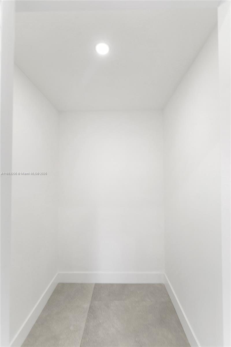 LAUDERDALE MANORS ADD - Residential