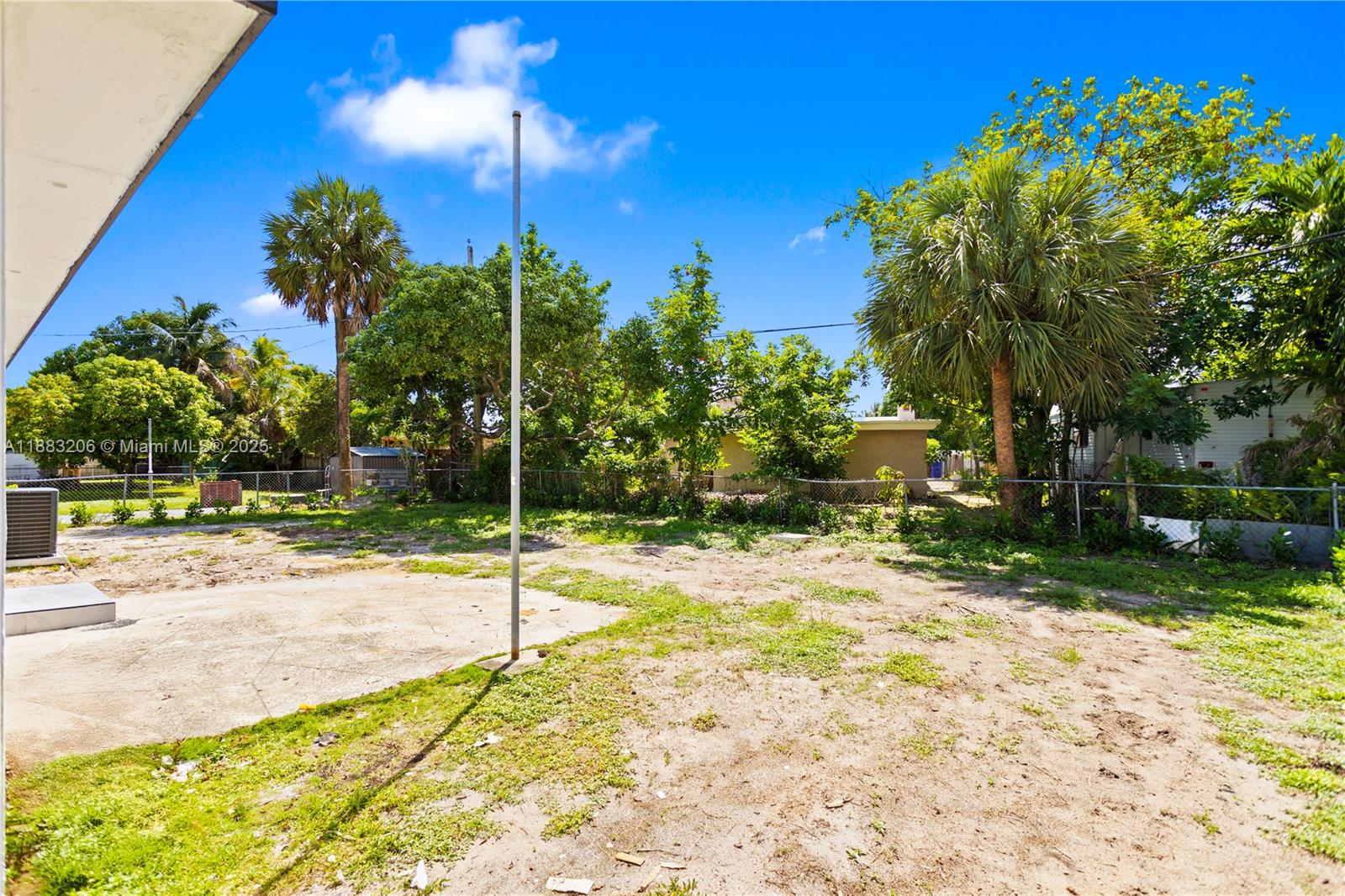 LAUDERDALE MANORS ADD - Residential