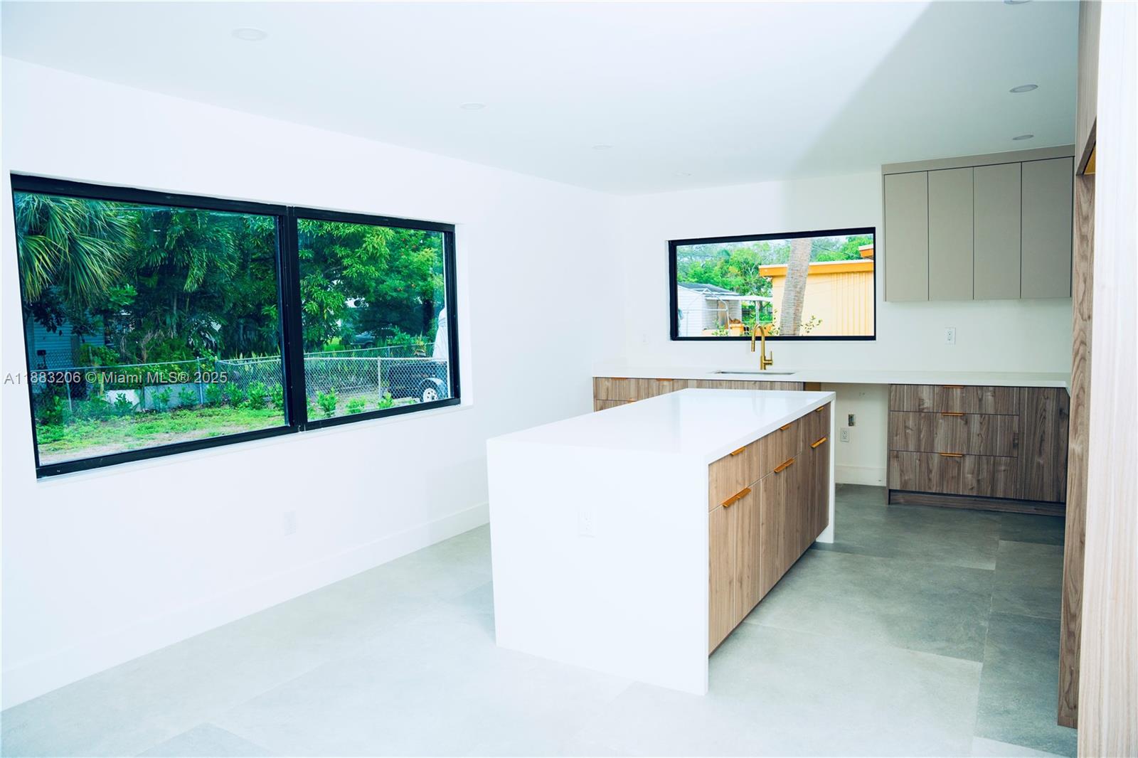 LAUDERDALE MANORS ADD - Residential