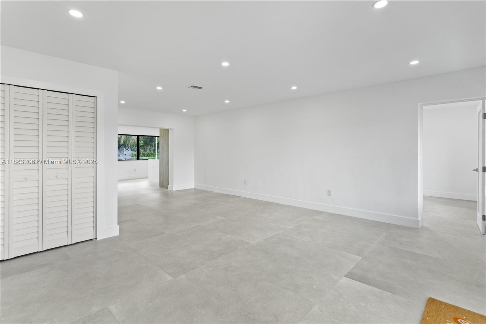 LAUDERDALE MANORS ADD - Residential