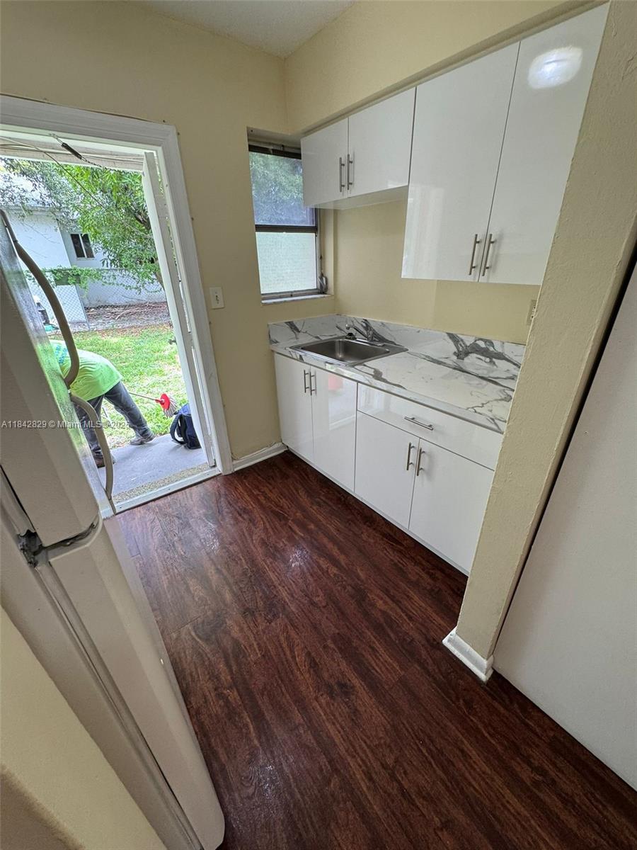BEAUTIFUL DUPLEX. 2 BEDROOM 1 BATH. SPACIOUS ROOMS, FENCE YARD AND NICE PATIO. SECTION 8 WELCOME!