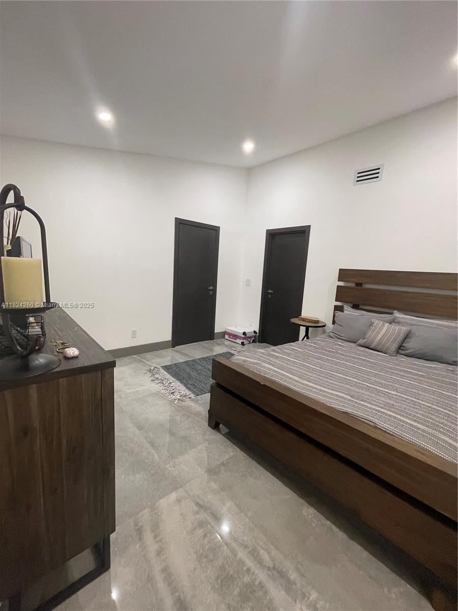 OAK POINT - Residential