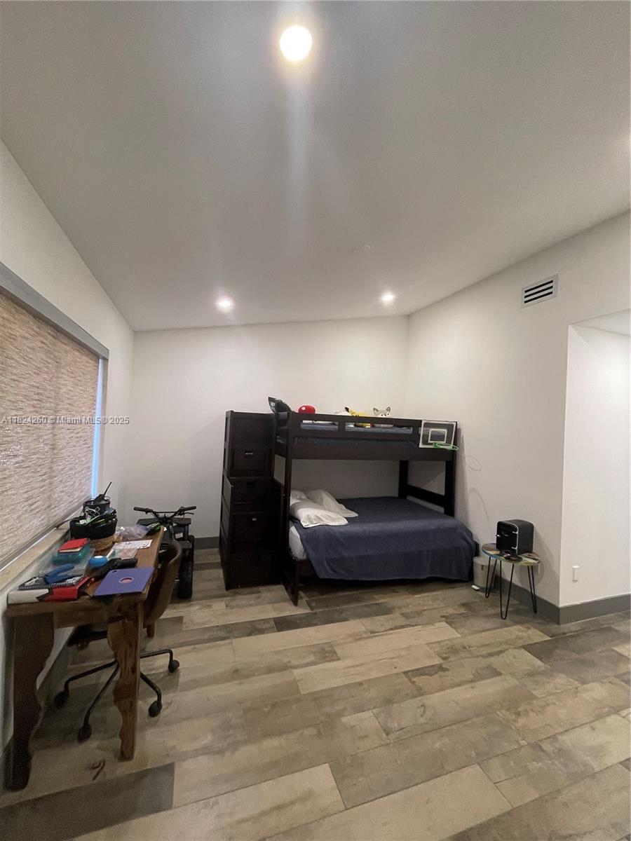 OAK POINT - Residential