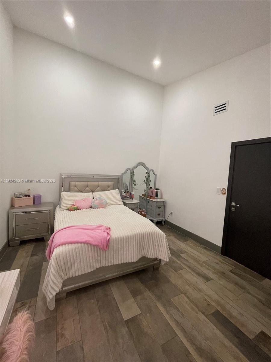 OAK POINT - Residential