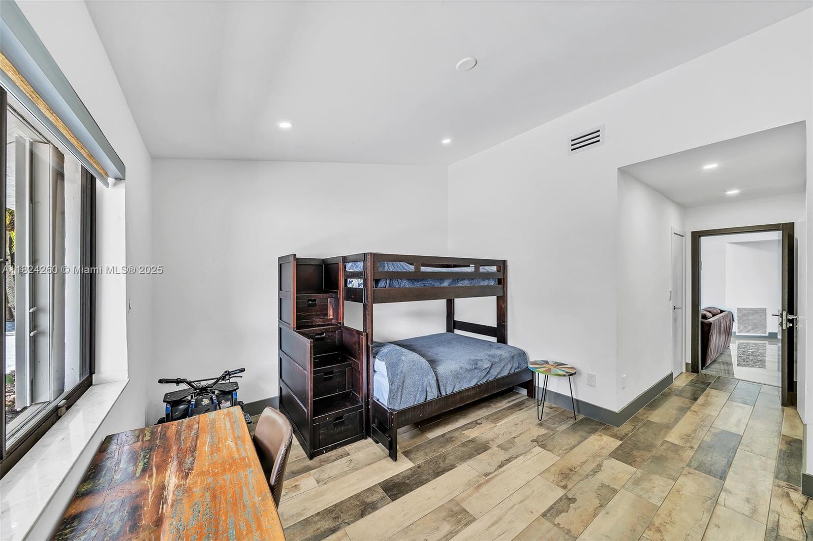 OAK POINT - Residential
