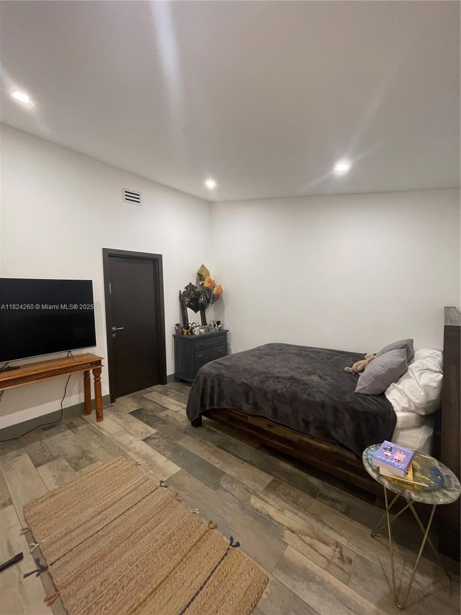 OAK POINT - Residential