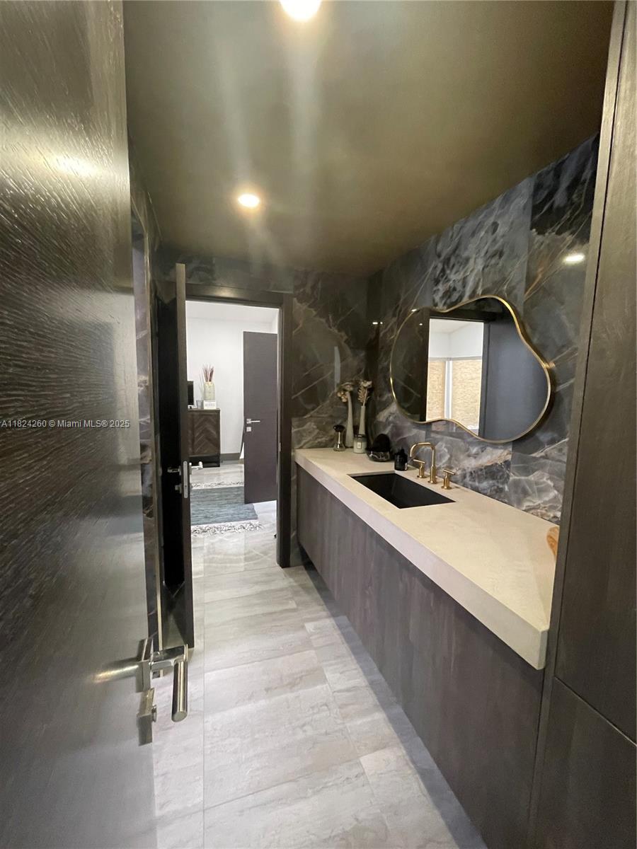 OAK POINT - Residential