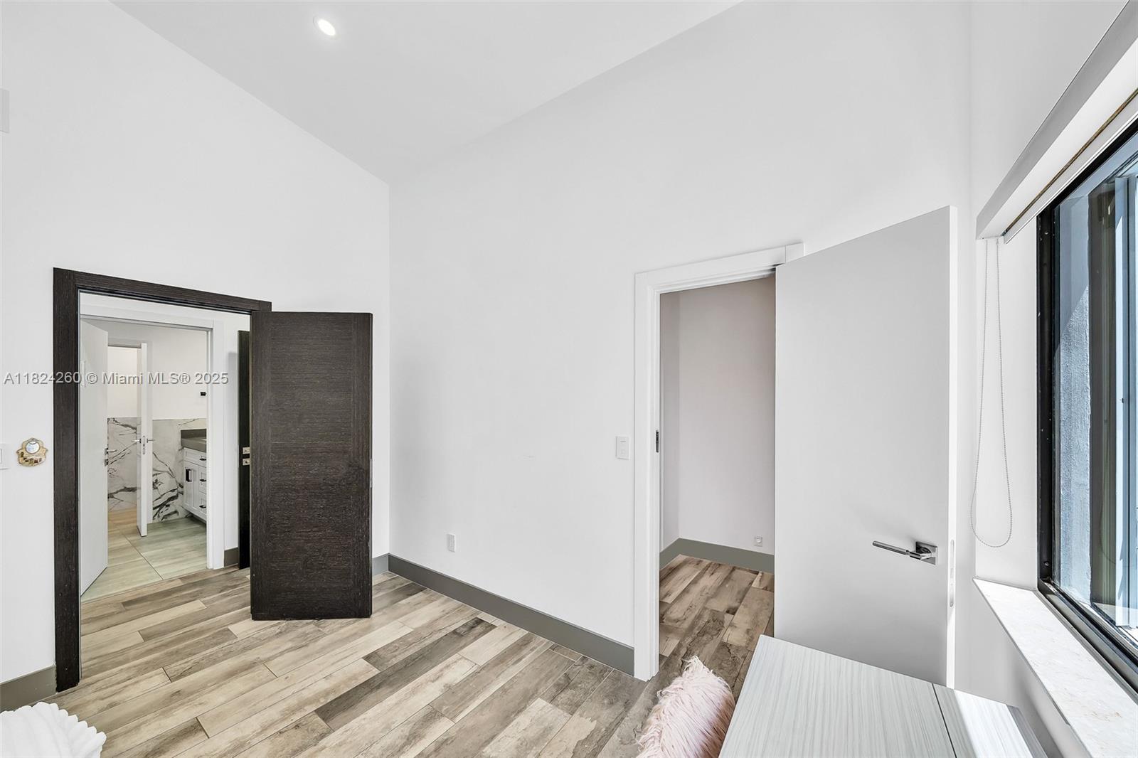 OAK POINT - Residential