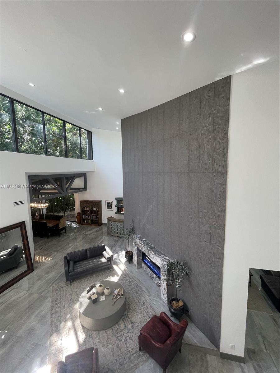 OAK POINT - Residential