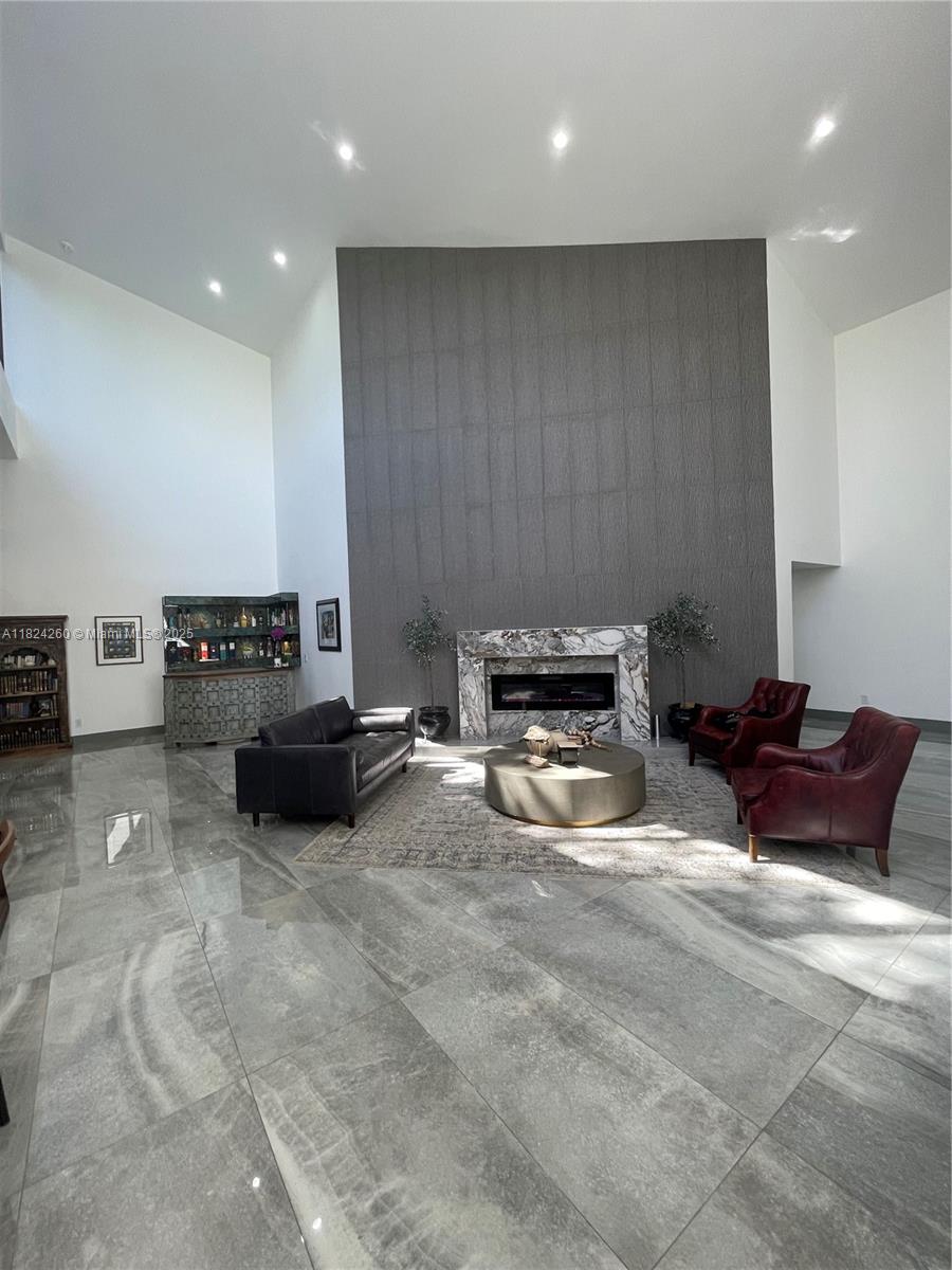 OAK POINT - Residential