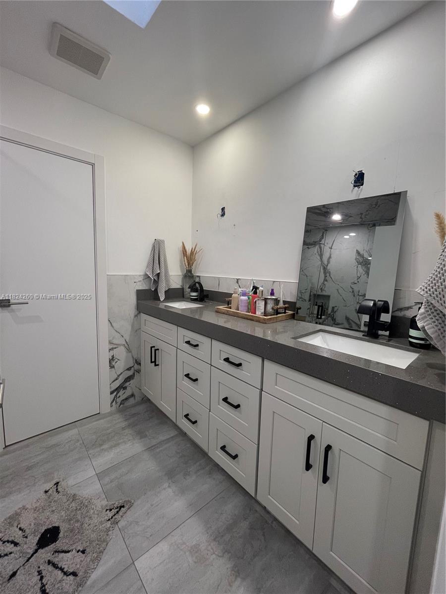 OAK POINT - Residential