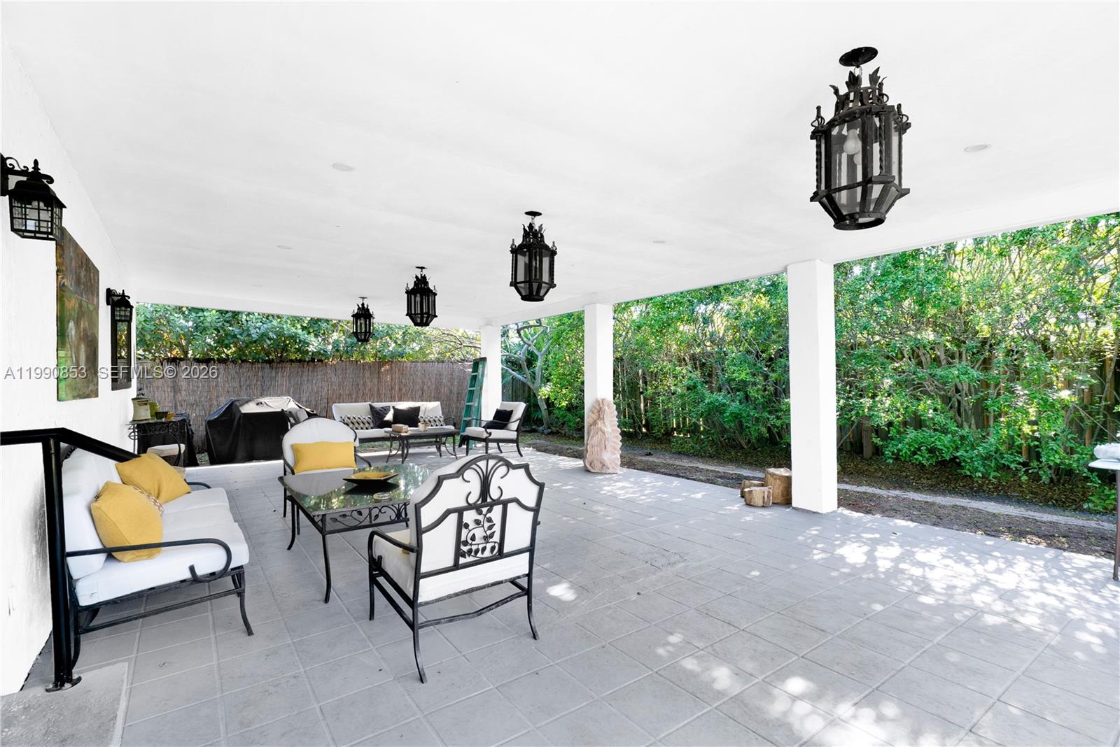 FIRST ADDN TO CALUSA CLUB - Residential