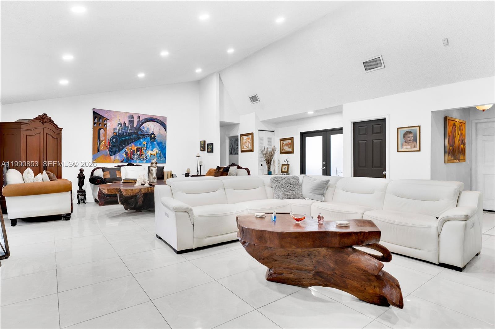 FIRST ADDN TO CALUSA CLUB - Residential