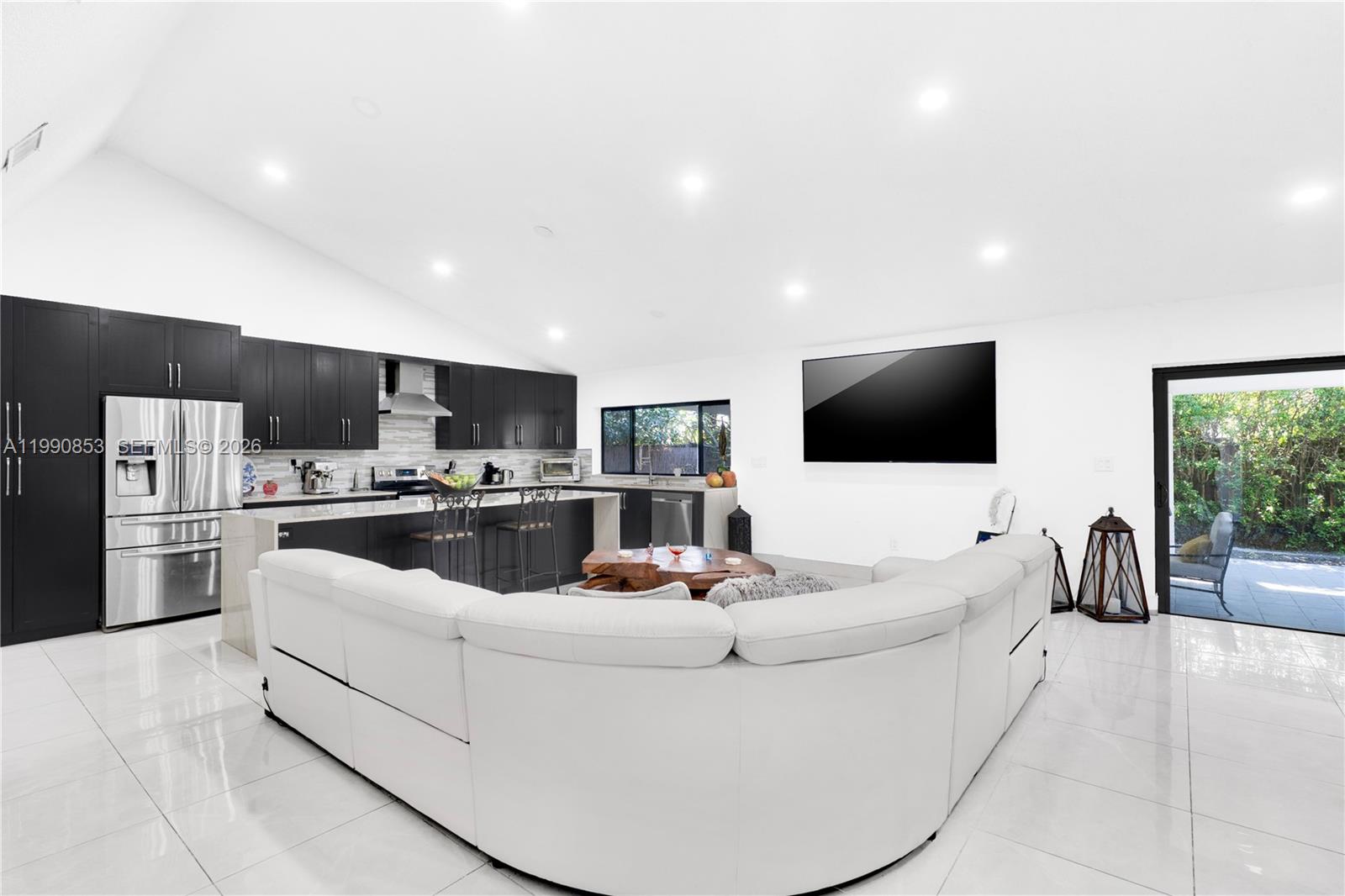 FIRST ADDN TO CALUSA CLUB - Residential