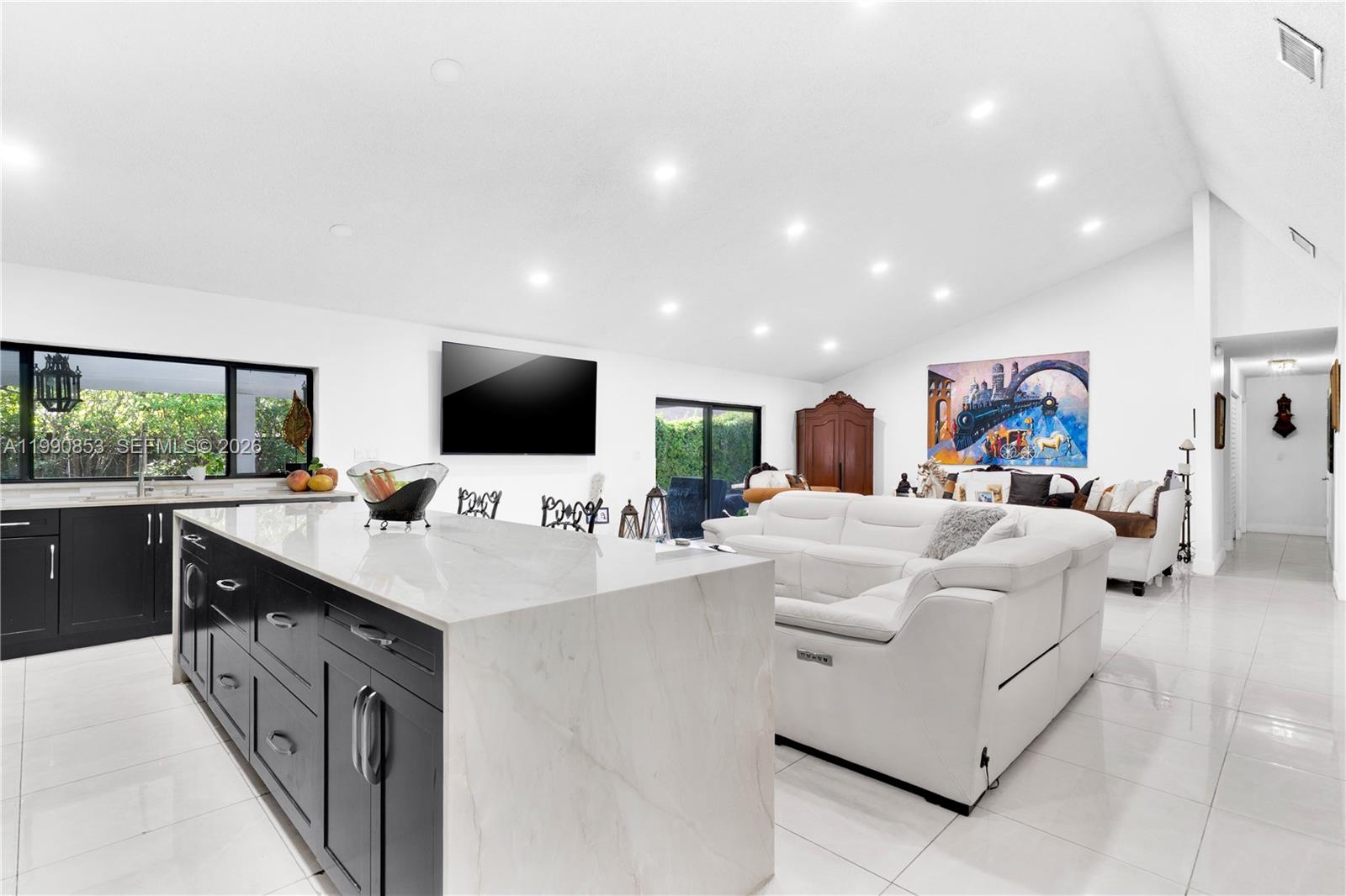 FIRST ADDN TO CALUSA CLUB - Residential