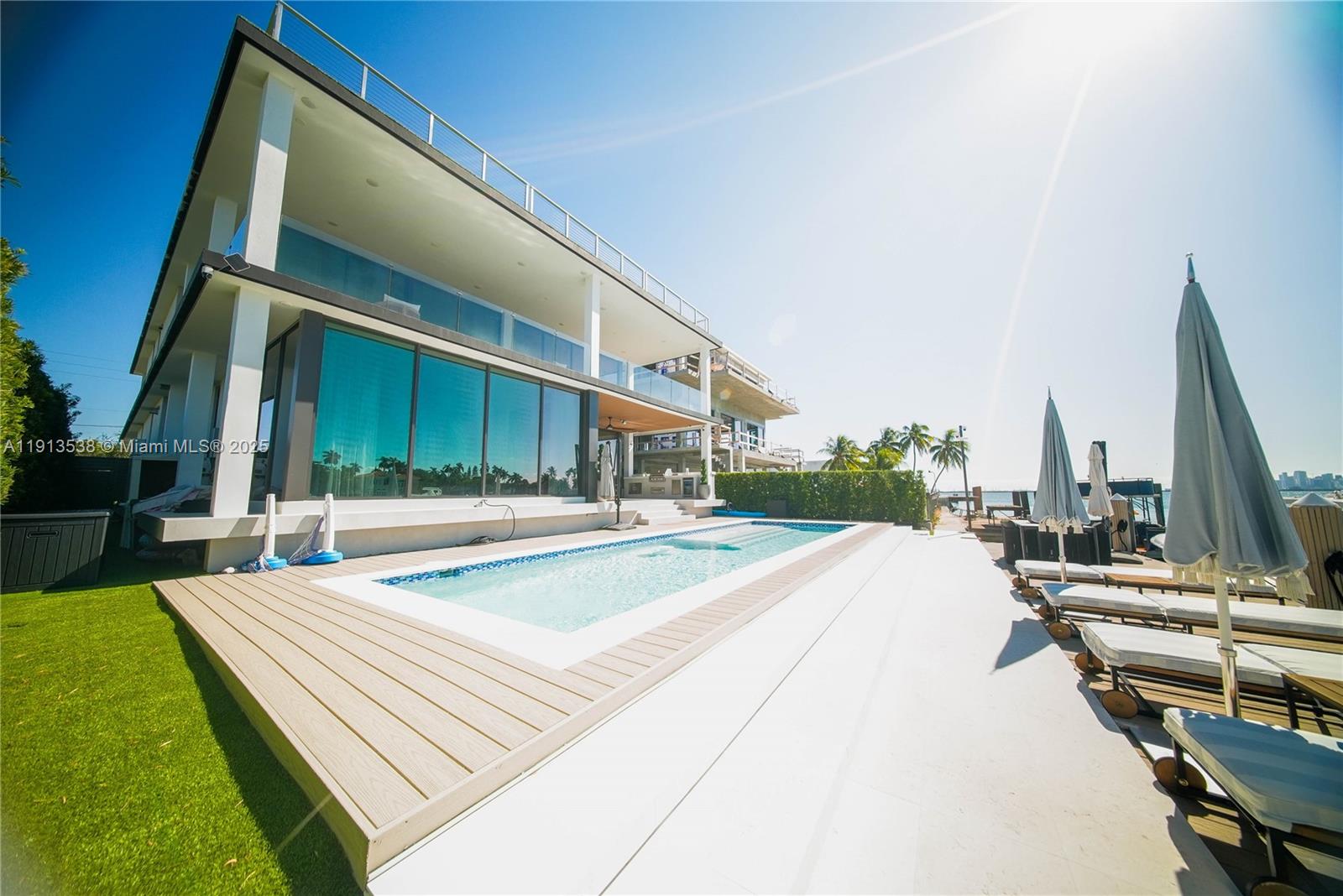 TREASURE ISLAND - Residential