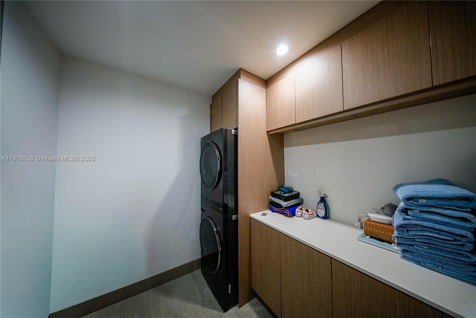 TREASURE ISLAND - Residential