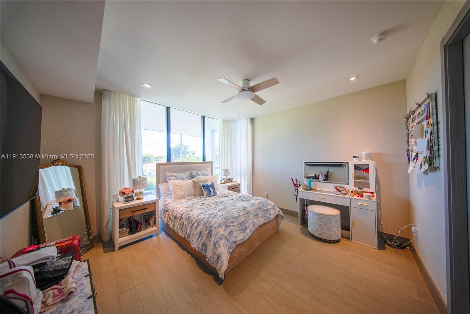 TREASURE ISLAND - Residential