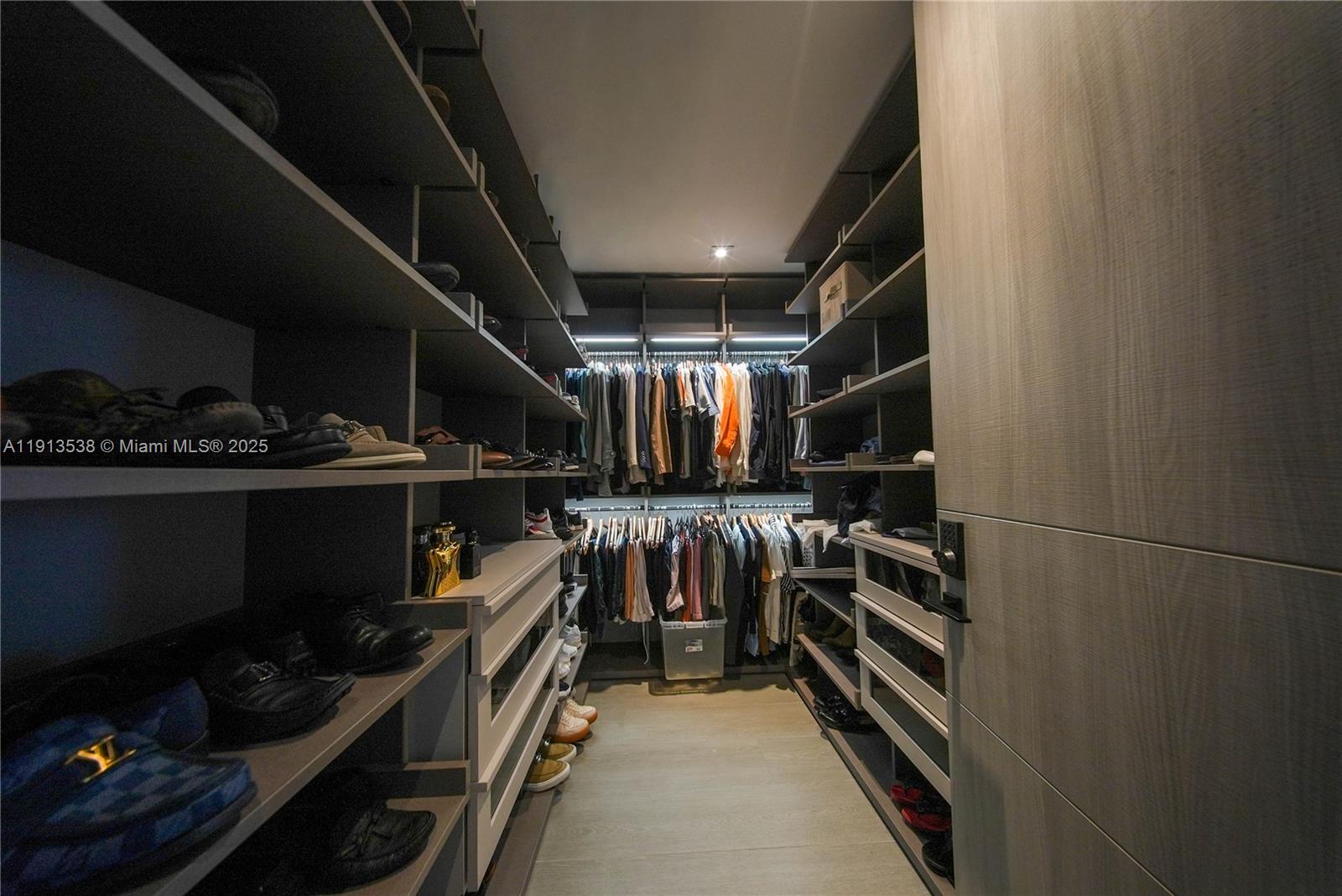 TREASURE ISLAND - Residential