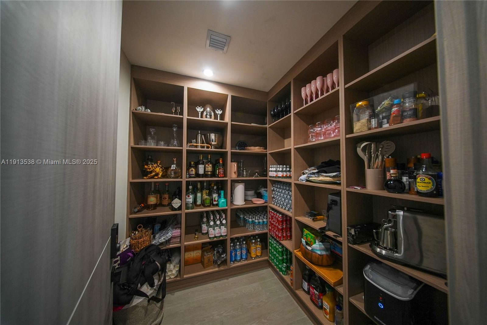 TREASURE ISLAND - Residential