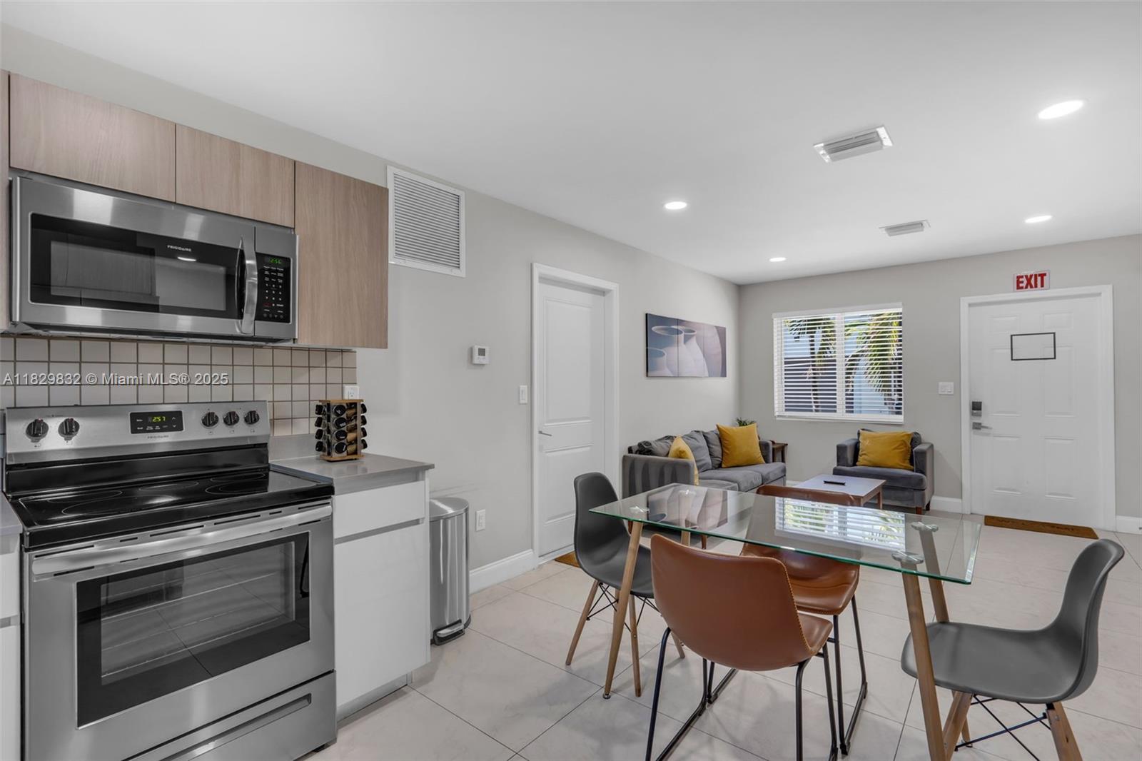 NORTH LAUDERDALE - Residential