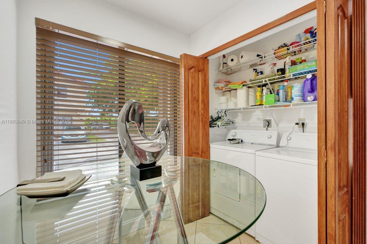 GOLFVIEW TH AT KENDALE LK - Residential