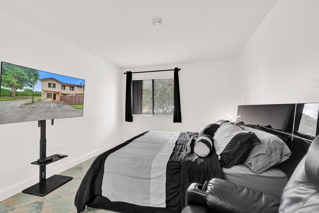 GOLFVIEW TH AT KENDALE LK - Residential