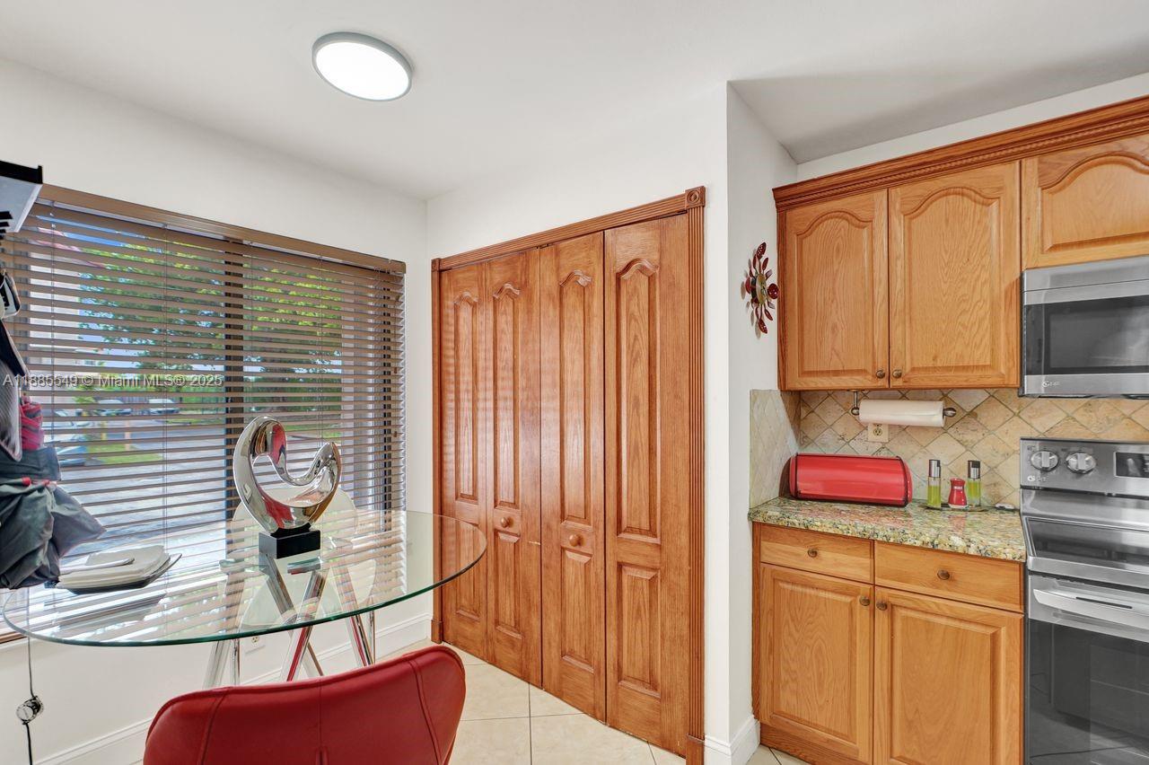 GOLFVIEW TH AT KENDALE LK - Residential