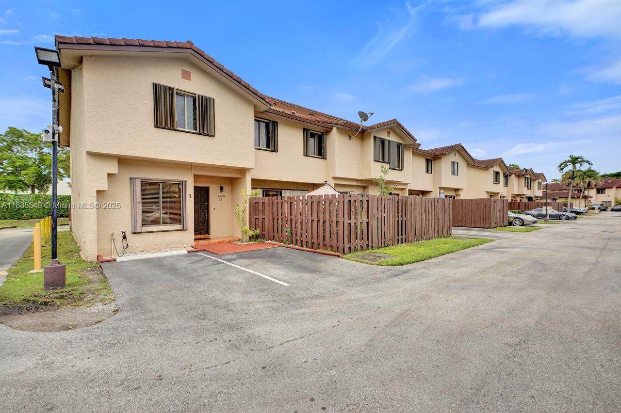 GOLFVIEW TH AT KENDALE LK - Residential