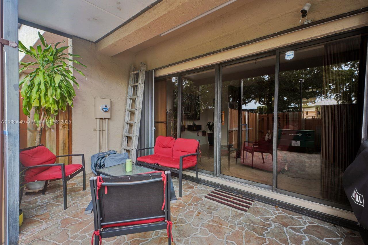 GOLFVIEW TH AT KENDALE LK - Residential