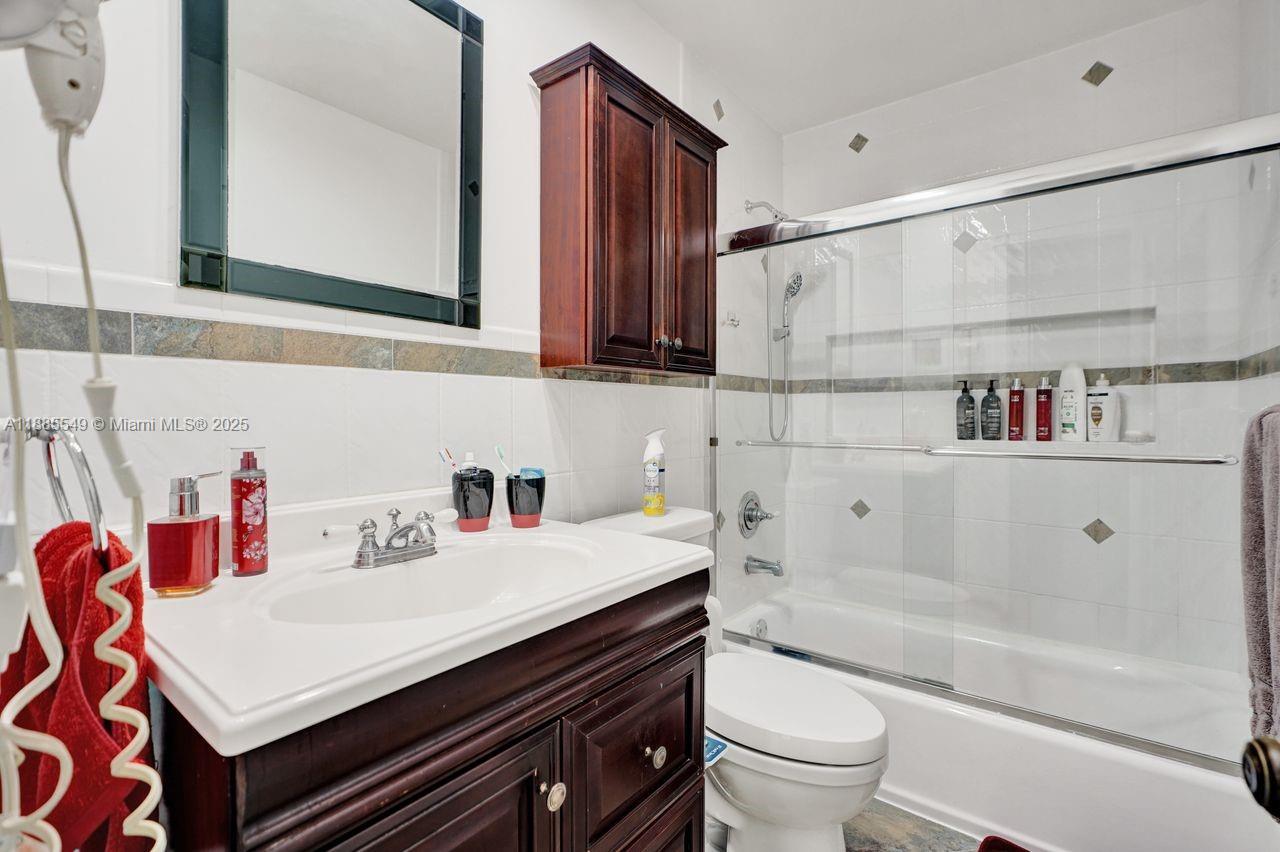 GOLFVIEW TH AT KENDALE LK - Residential