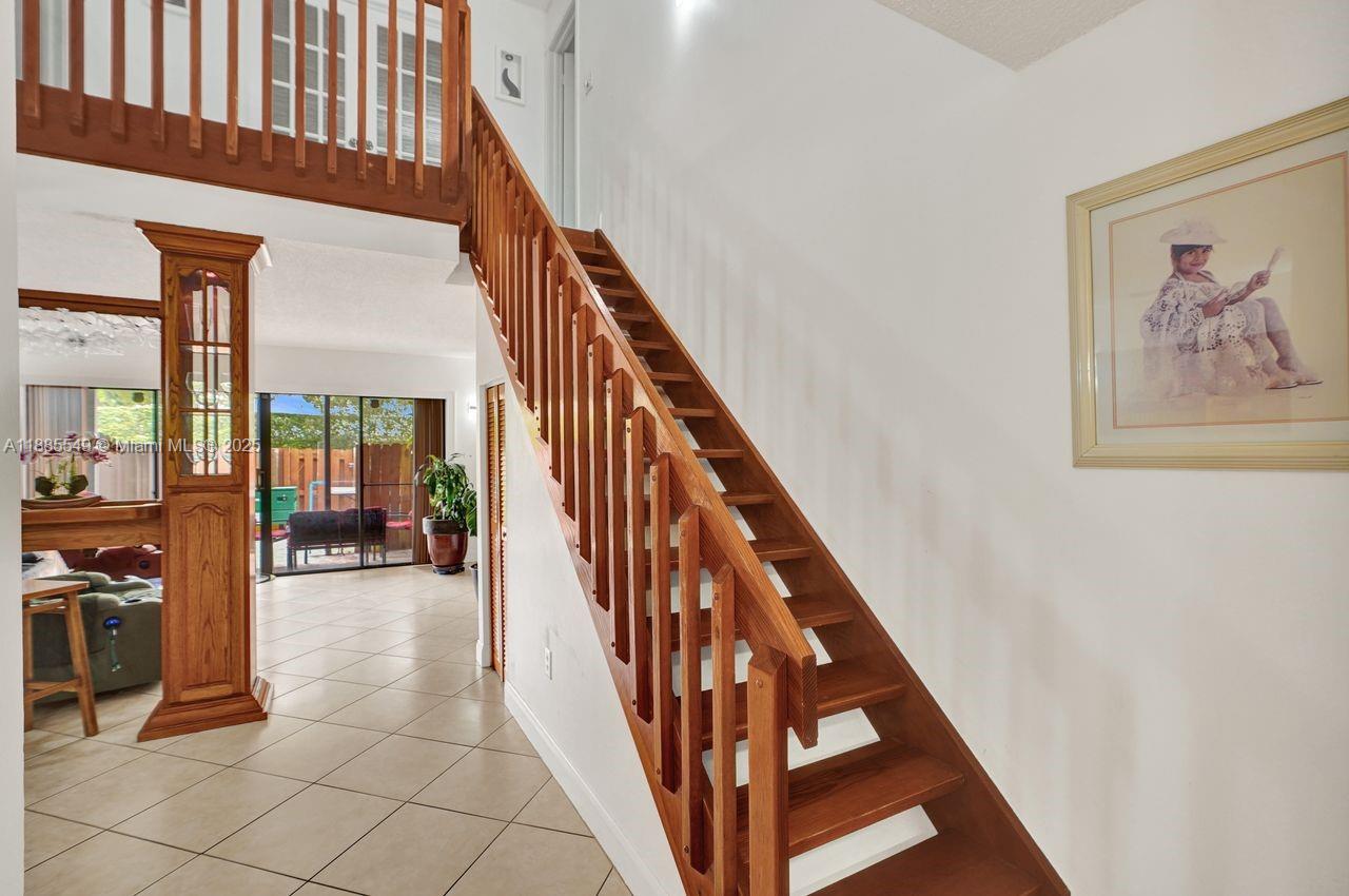 GOLFVIEW TH AT KENDALE LK - Residential