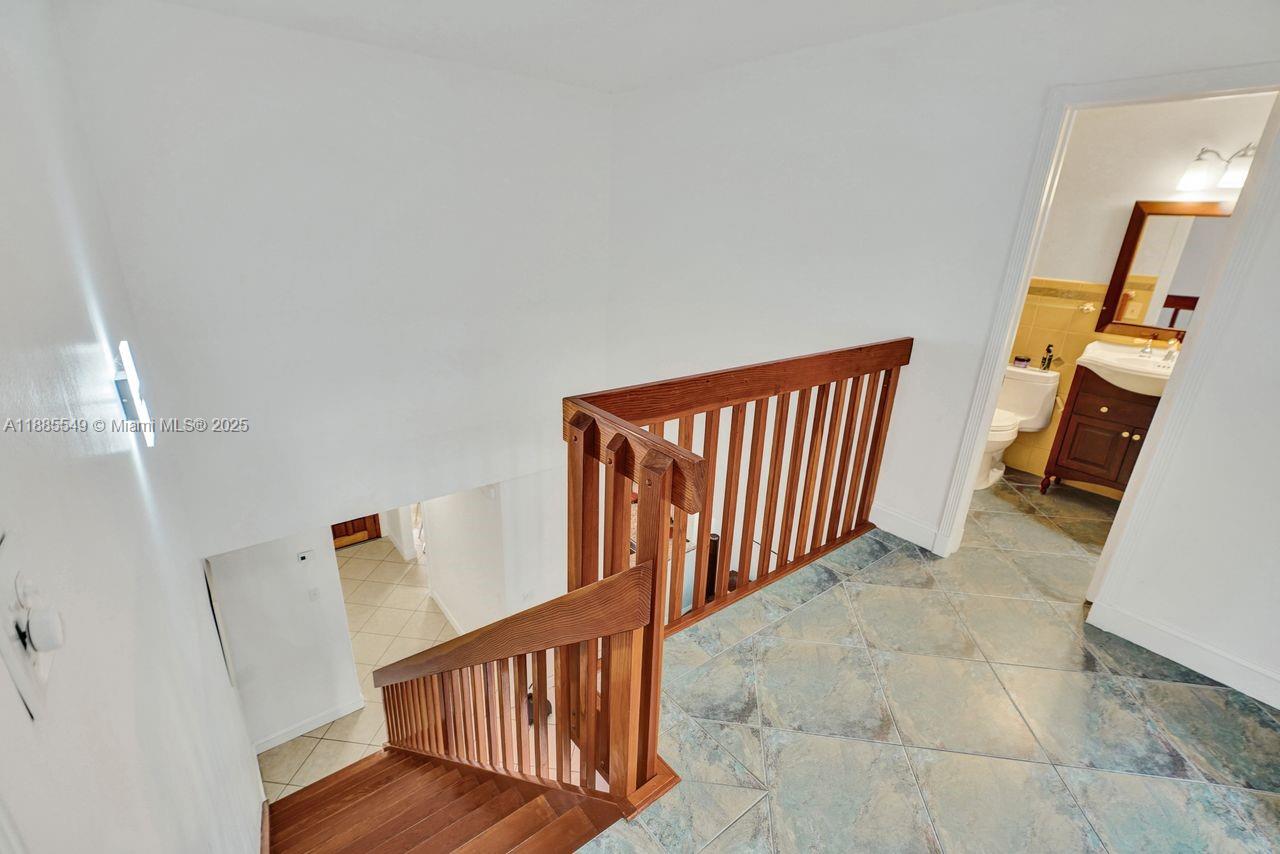 GOLFVIEW TH AT KENDALE LK - Residential