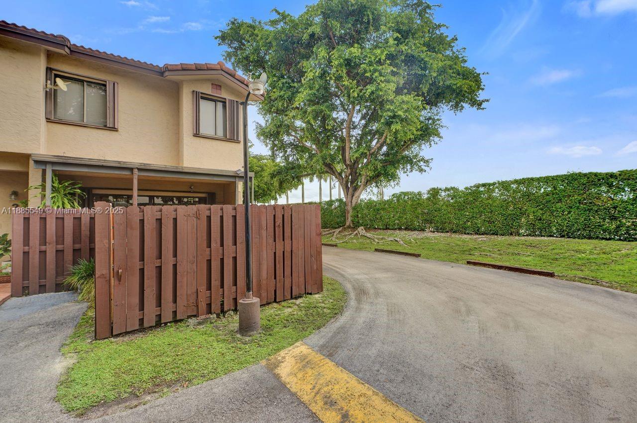 GOLFVIEW TH AT KENDALE LK - Residential