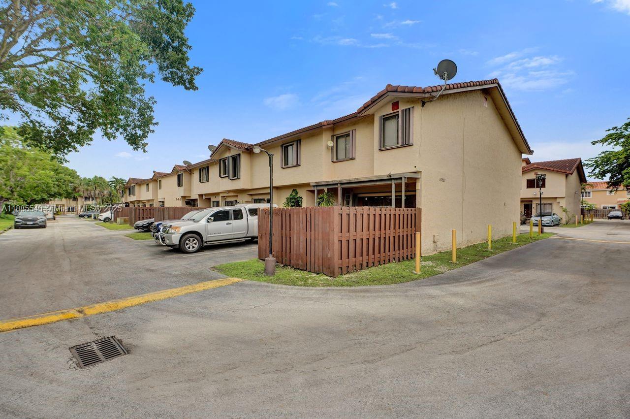 GOLFVIEW TH AT KENDALE LK - Residential