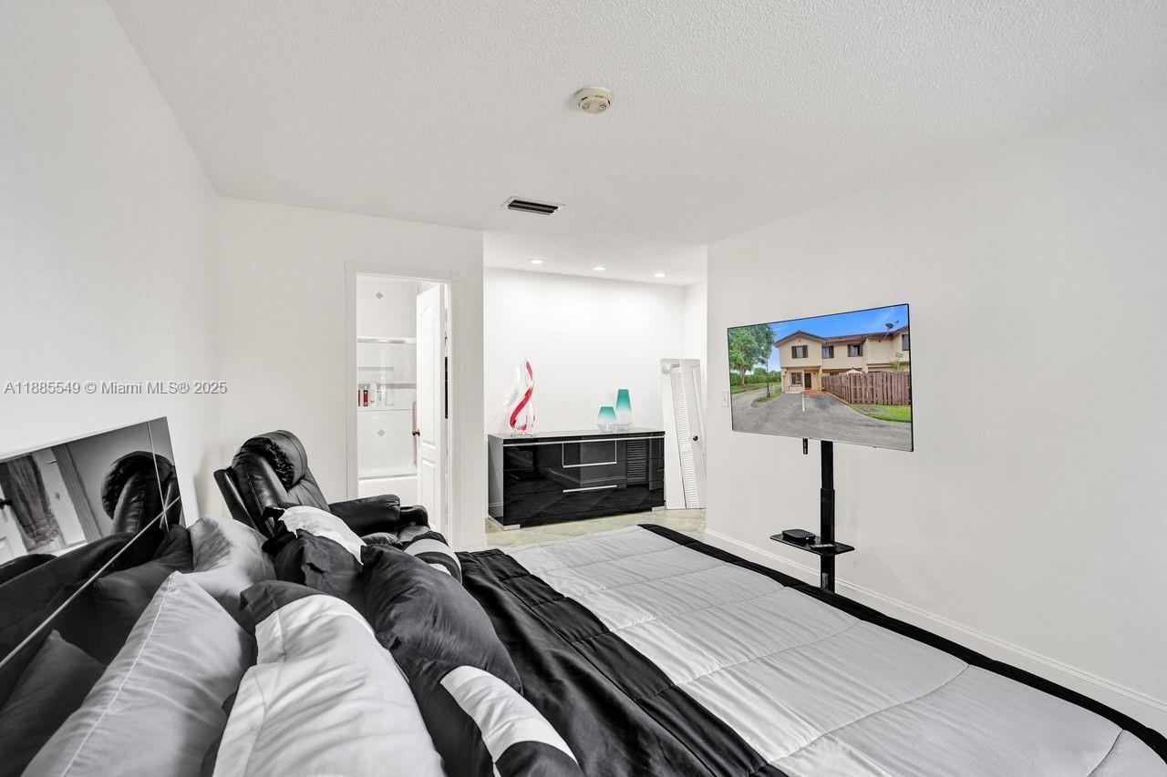 GOLFVIEW TH AT KENDALE LK - Residential