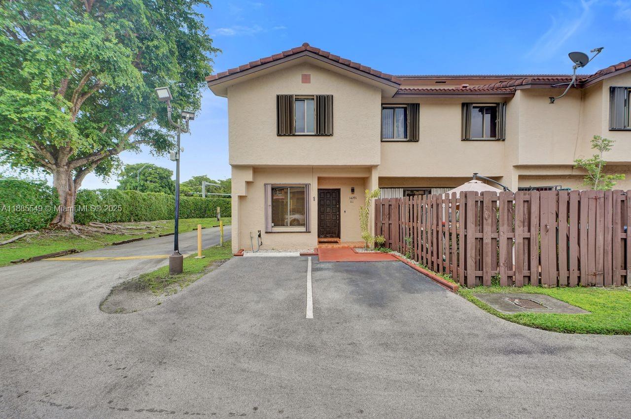 GOLFVIEW TH AT KENDALE LK - Residential