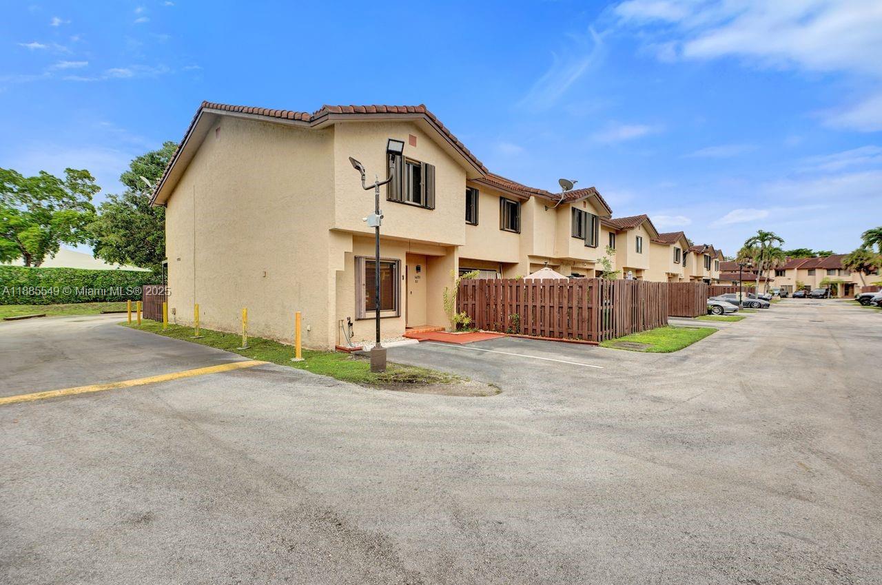 GOLFVIEW TH AT KENDALE LK - Residential