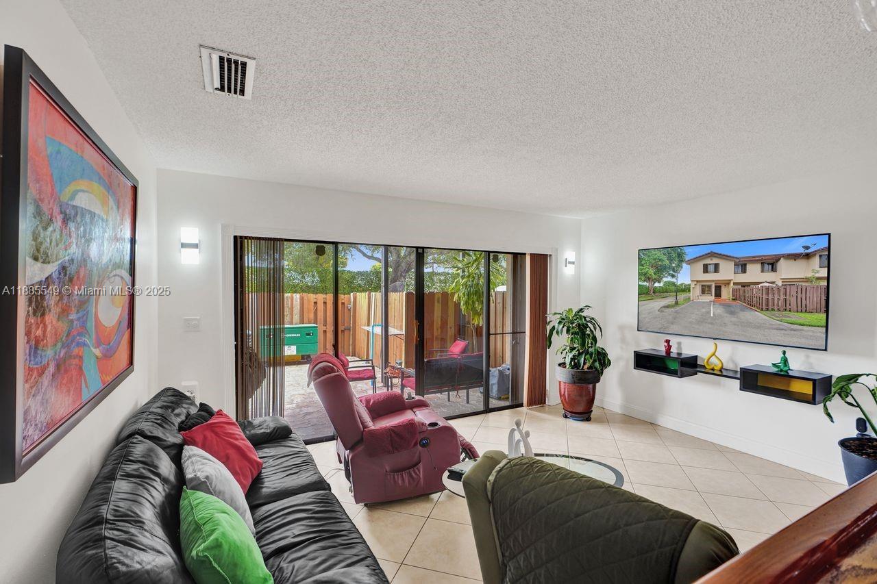 GOLFVIEW TH AT KENDALE LK - Residential